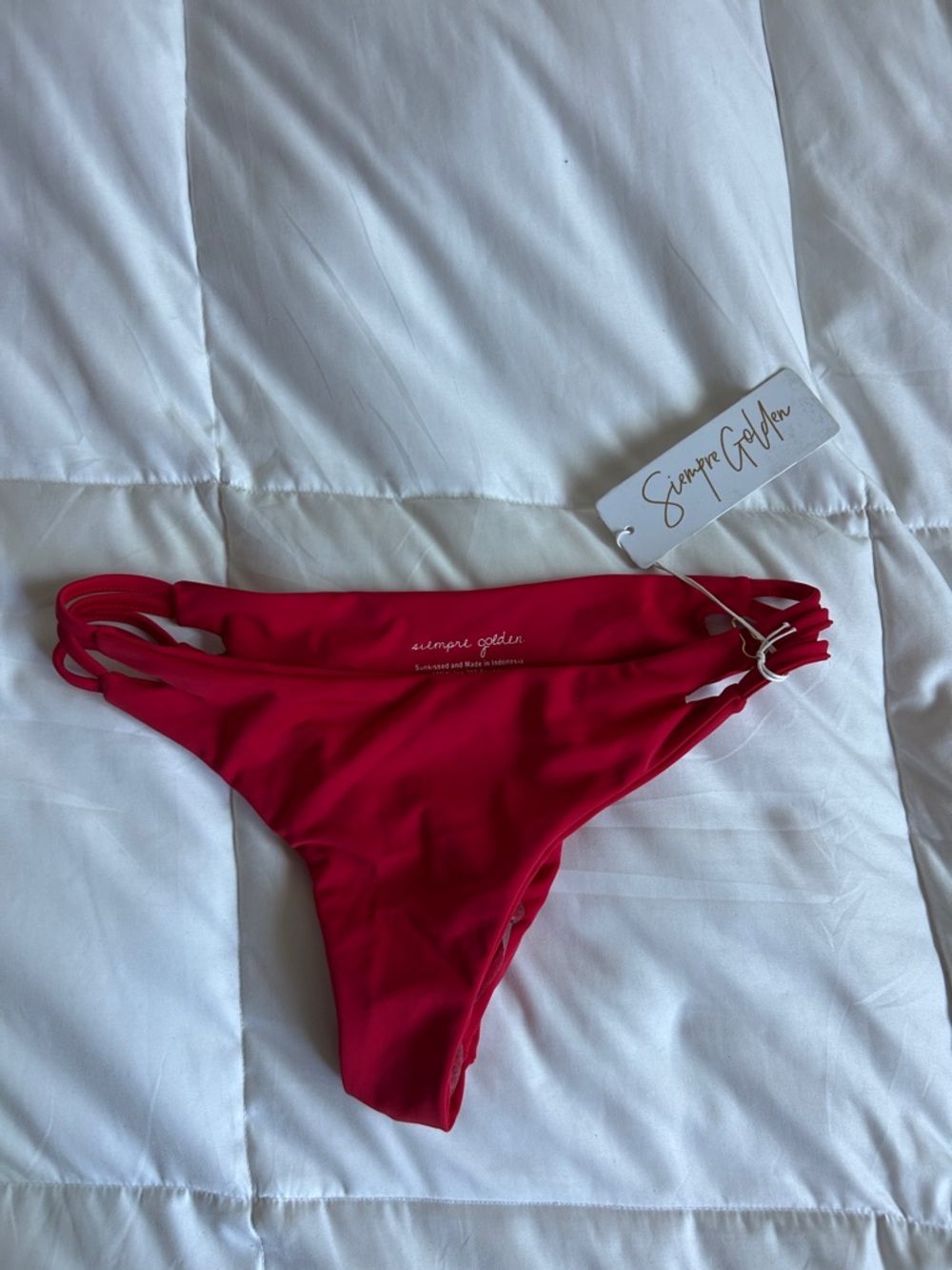 Siempre golden. Red Century City bottom in Small